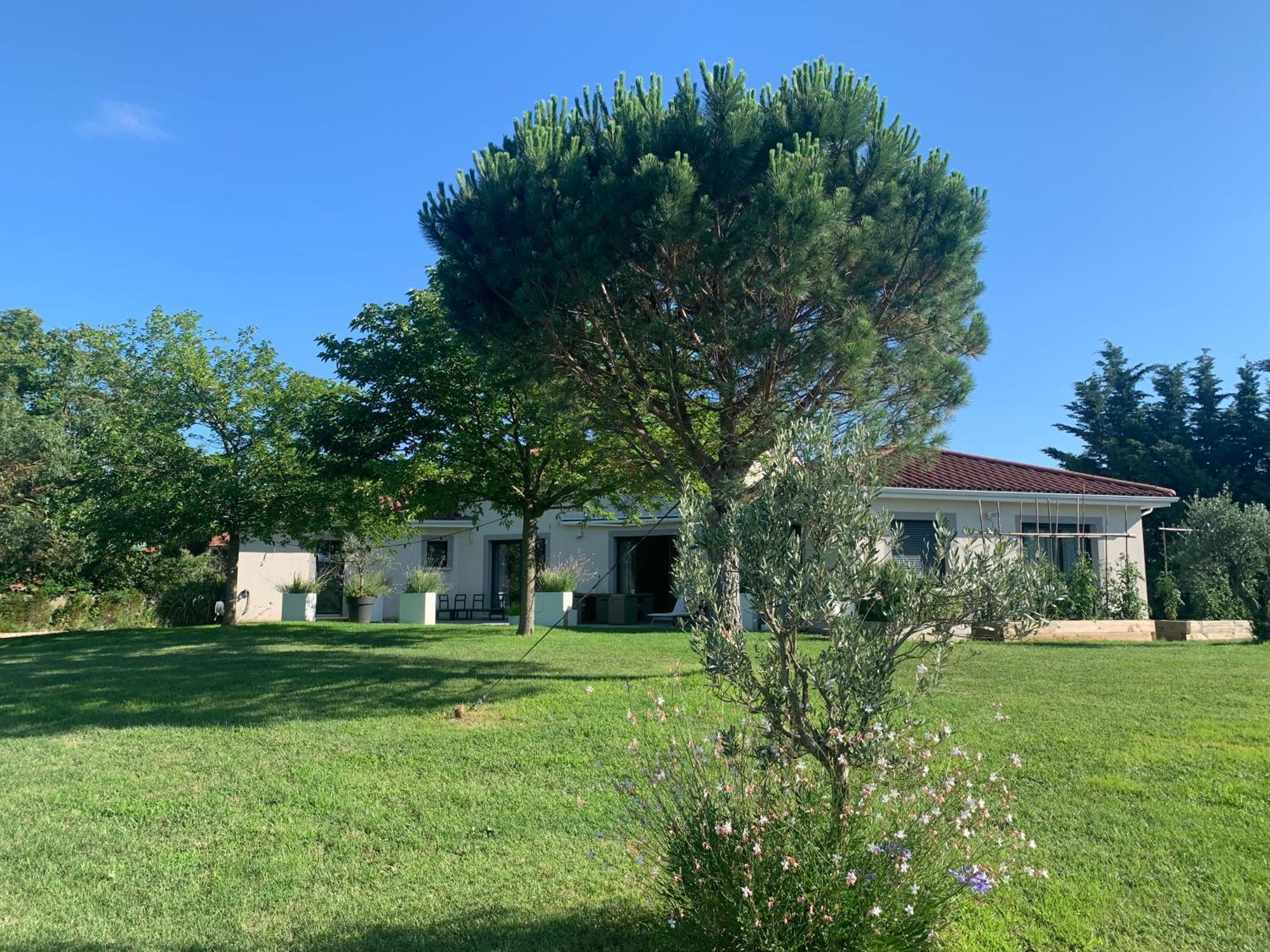 Le Clos Du Pontet Orliénas Exterior photo