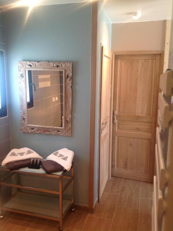 Le Clos Du Pontet Orliénas Room photo